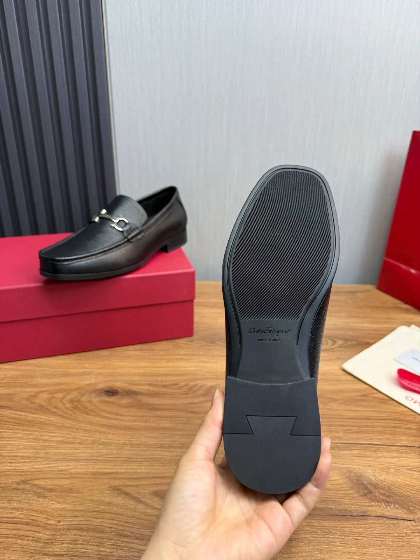 Men's shoes 💰760💰 Ferragamo. [Ferragamo] Men's Loaf leather shoes, the latest hot style, 1:1 original purchase quality, top quality, imported open-edge beaded cowhide leather on the upper, hand-made three-dimensional stitching highlights the round toe design, the inner feet are made of imported cowhide, with original wear-resistant rubber outsole, matching code 39-44, (38, 45 custom-made, non-refundable)